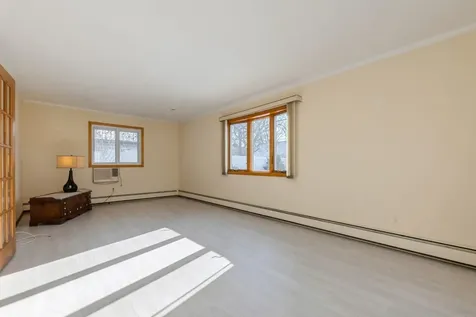 6 Glen Lane Copiague NY 11726