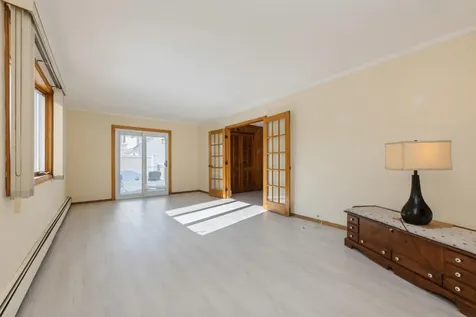 6 Glen Lane Copiague NY 11726