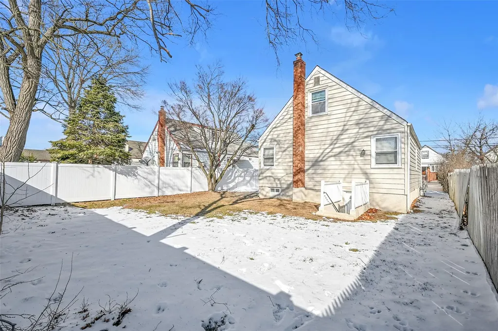 20 Fairfax Street Valley Stream NY 11580