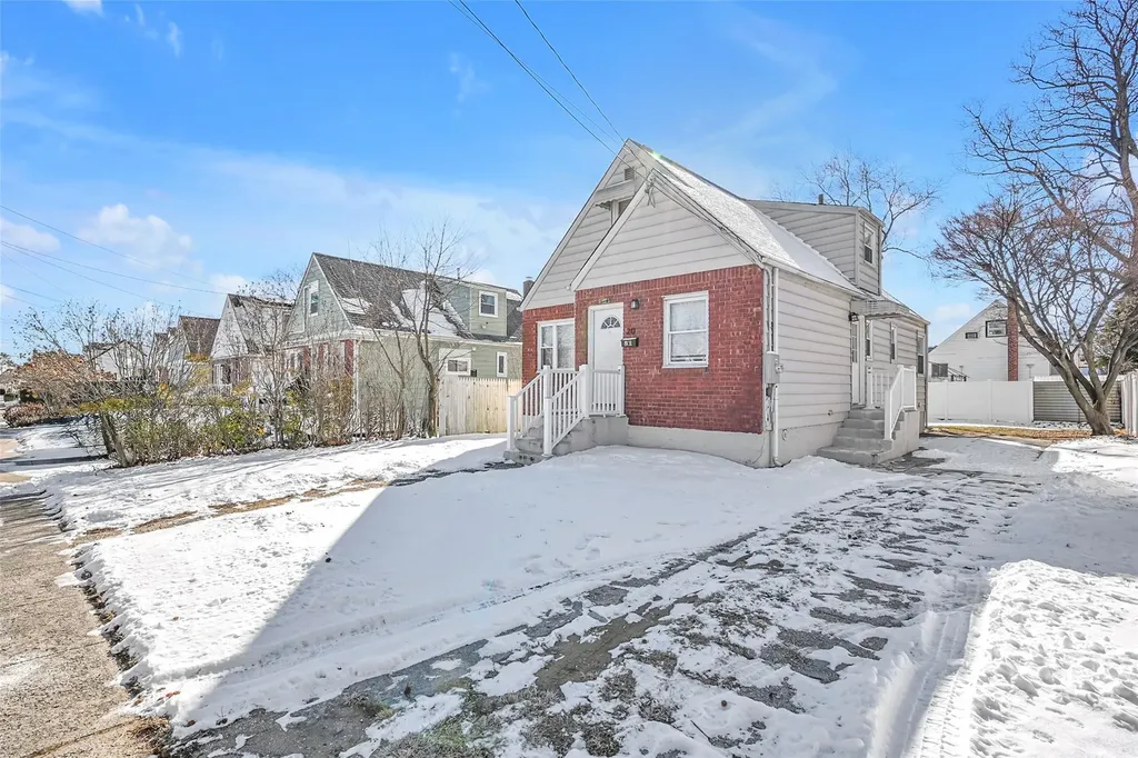 20 Fairfax Street Valley Stream NY 11580