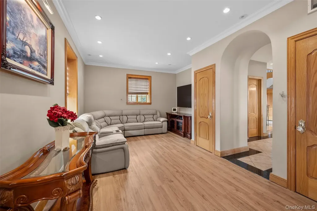 3407 Country Club Road Bronx NY 10465