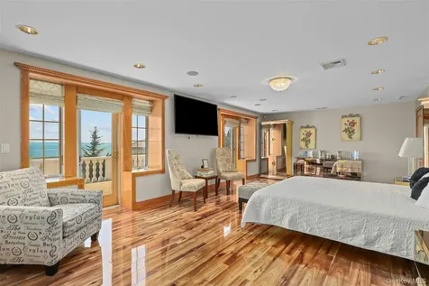 3407 Country Club Road Bronx NY 10465