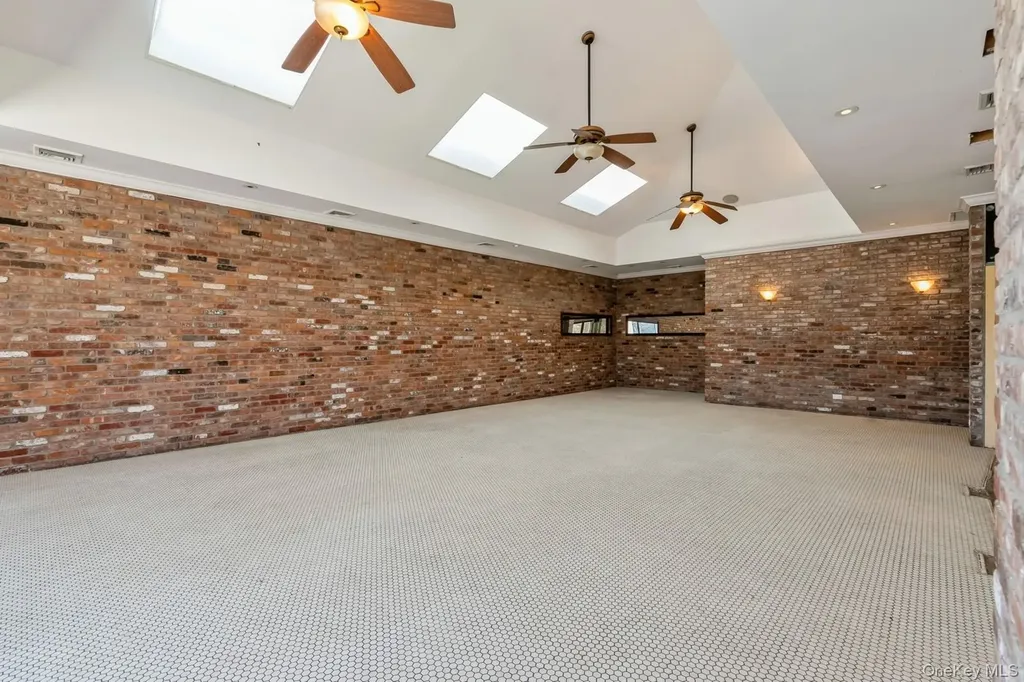 62375 Main Road Southold NY 11971