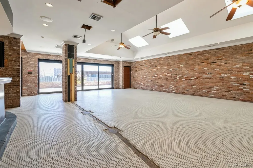 62375 Main Road Southold NY 11971