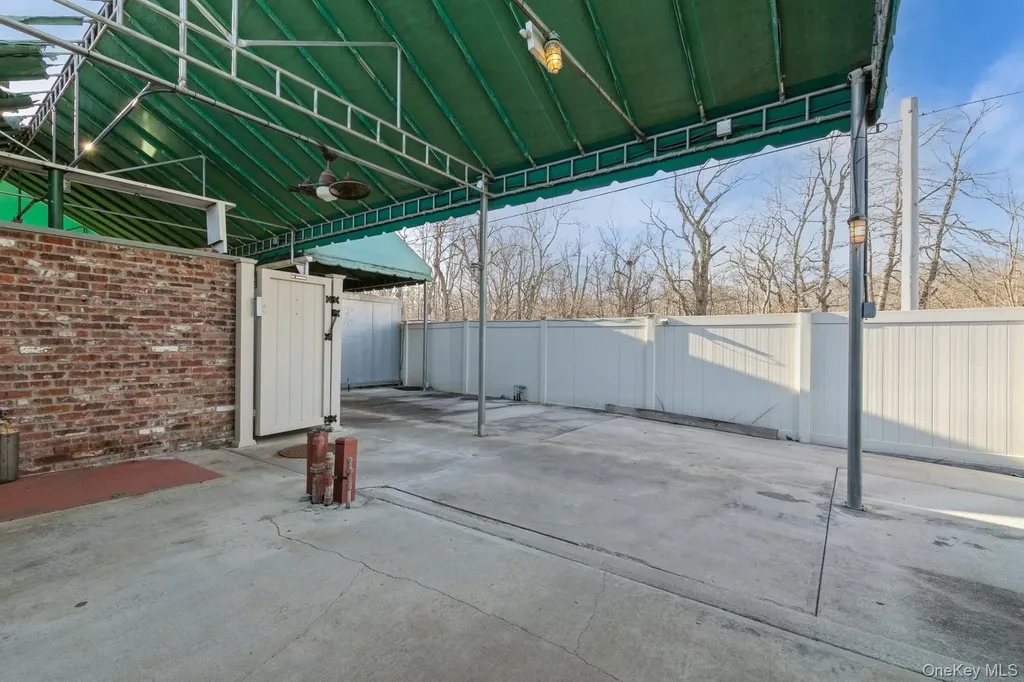 62375 Main Road Southold NY 11971