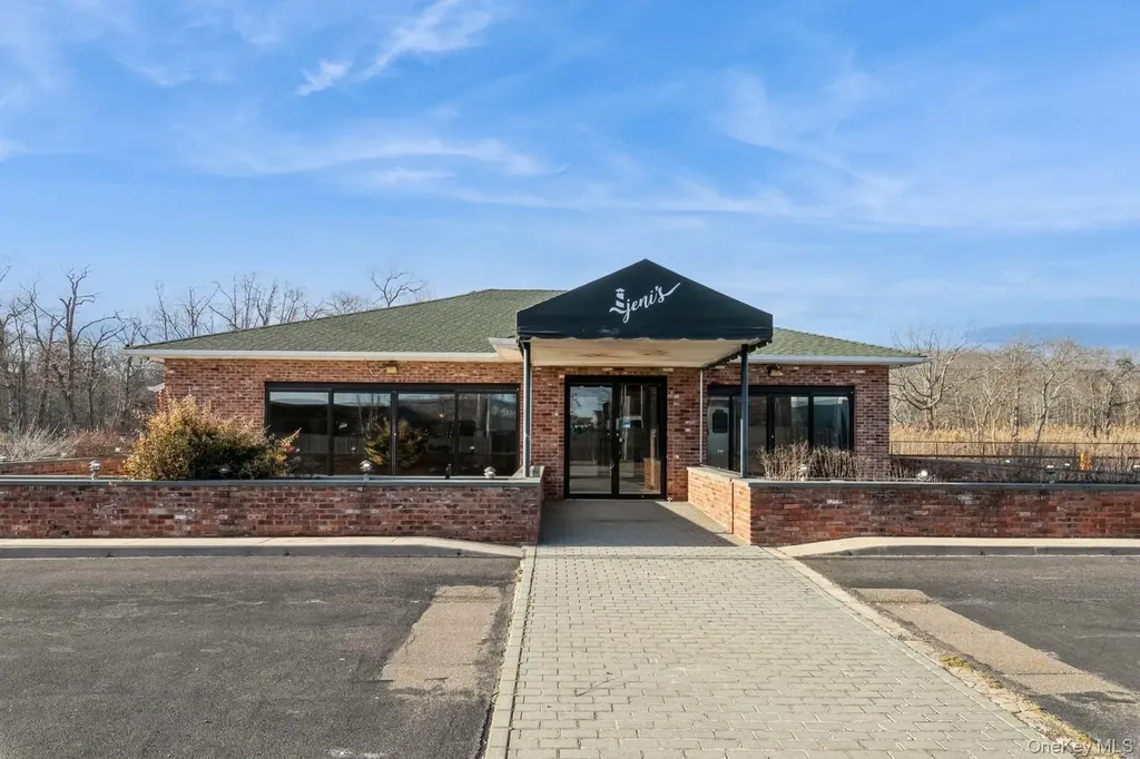 62375 Main Road Southold NY 11971