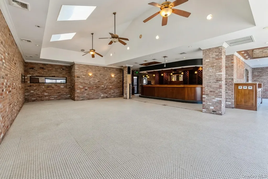 62375 Main Road Southold NY 11971