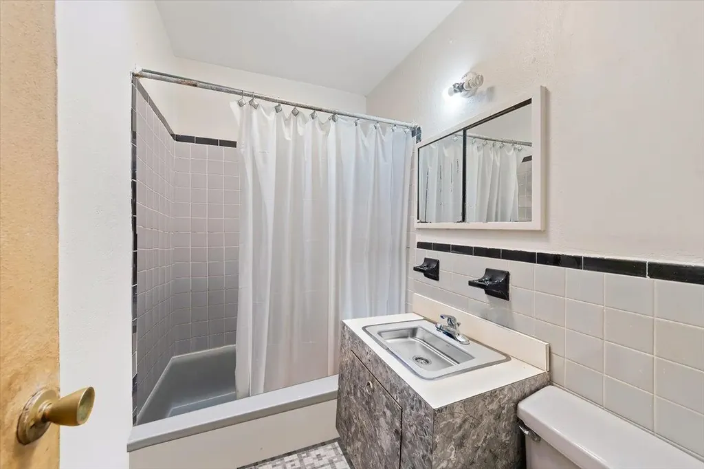 1764 Bartow Avenue Bronx NY 10469