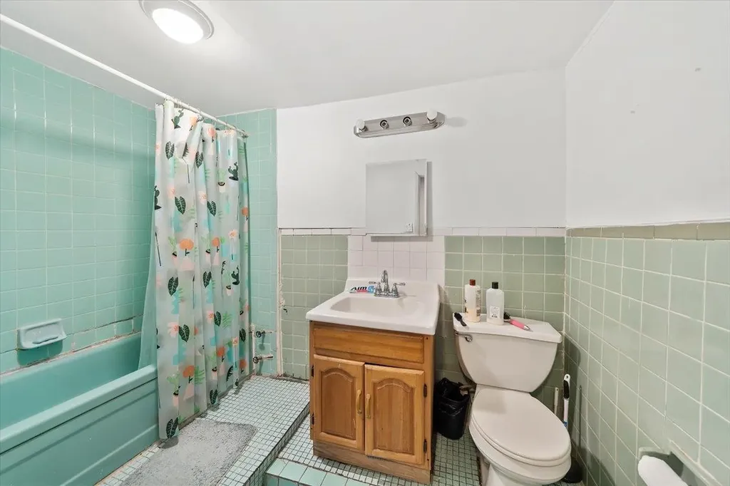 1764 Bartow Avenue Bronx NY 10469
