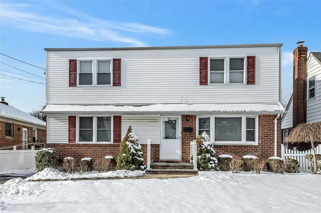 217 Latham Road Mineola NY 11501