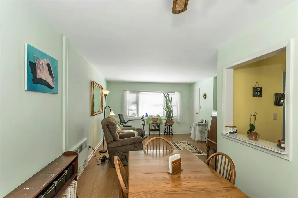 217 Latham Road Mineola NY 11501