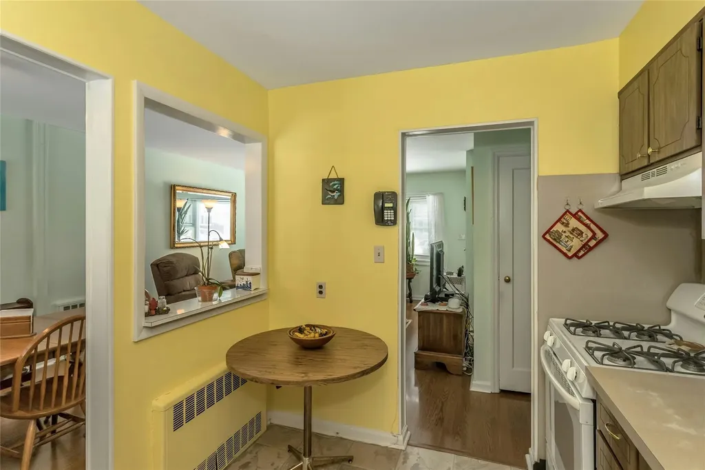 217 Latham Road Mineola NY 11501