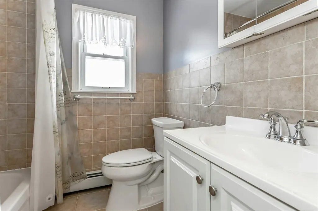 217 Latham Road Mineola NY 11501