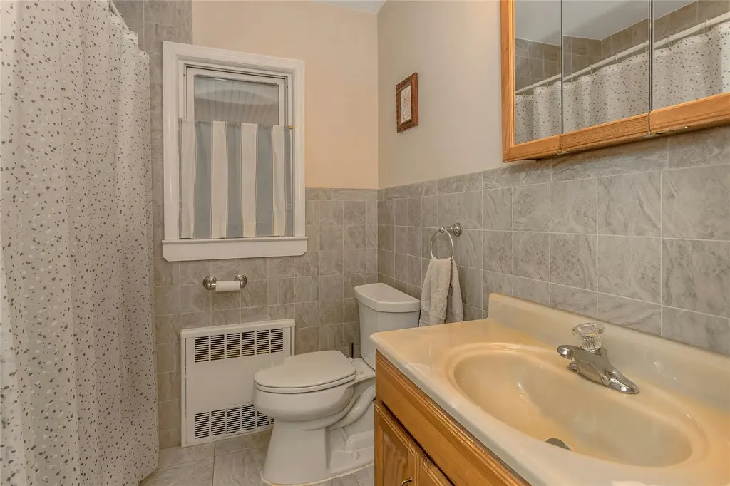 217 Latham Road Mineola NY 11501