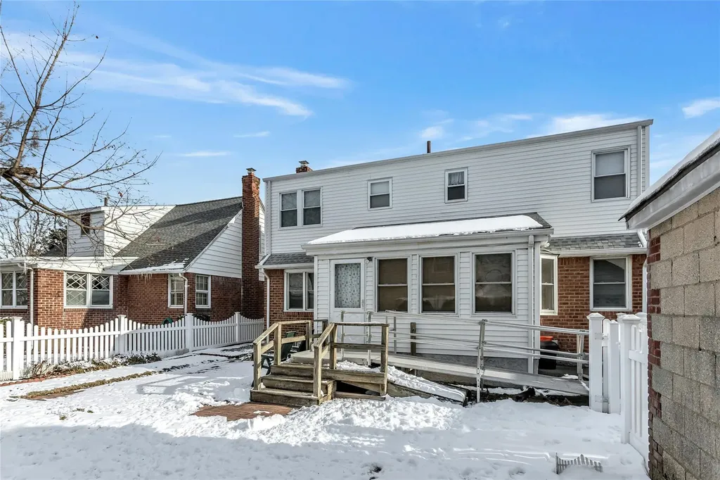 217 Latham Road Mineola NY 11501