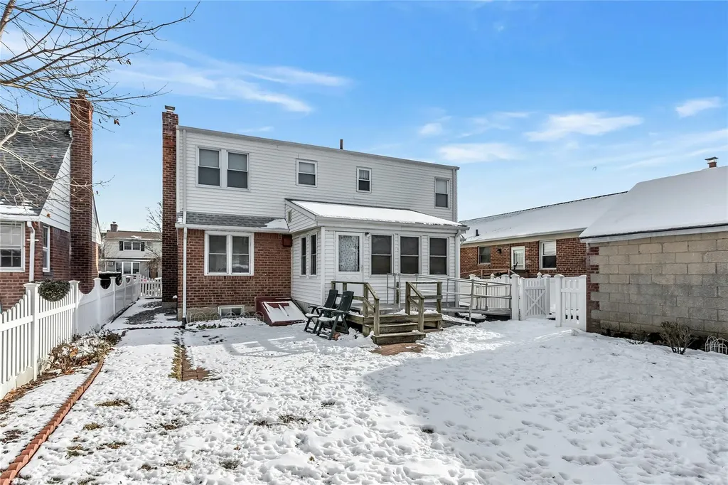 217 Latham Road Mineola NY 11501