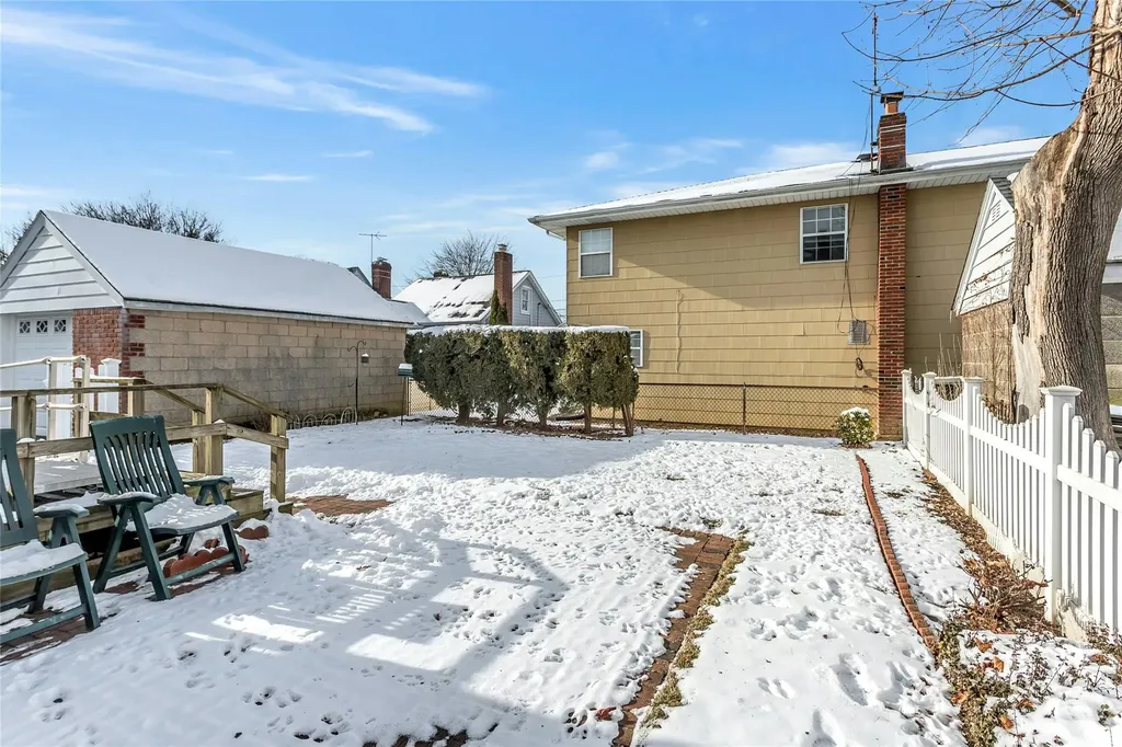 217 Latham Road Mineola NY 11501