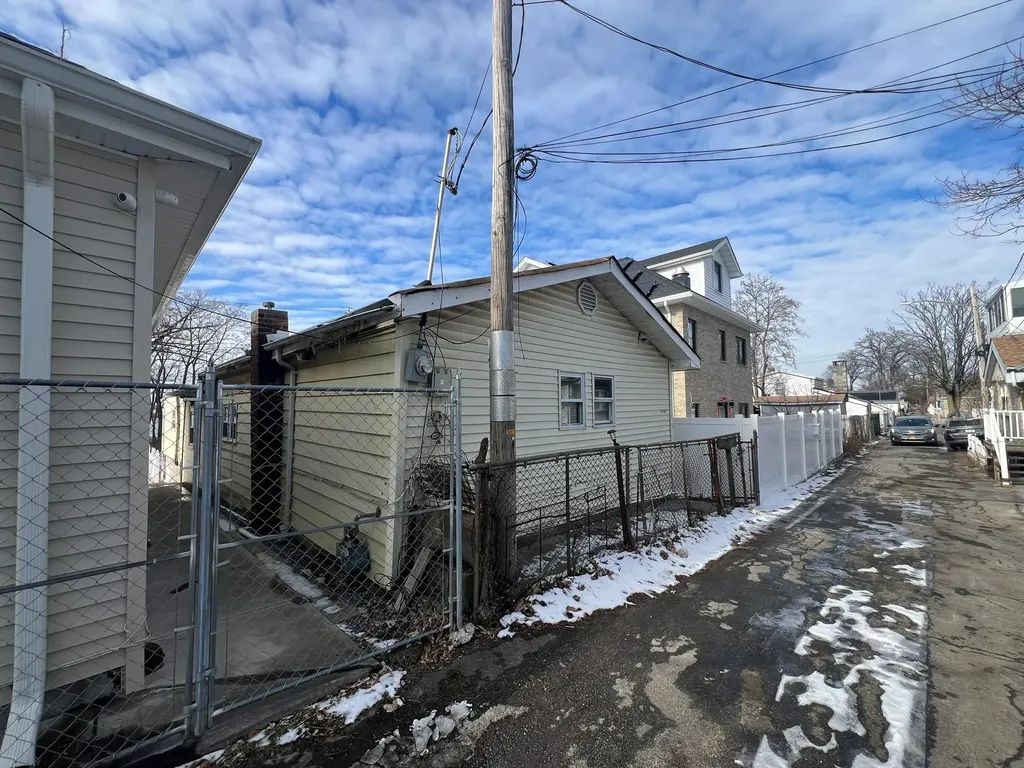 1329 Harding Park Bronx NY 10473