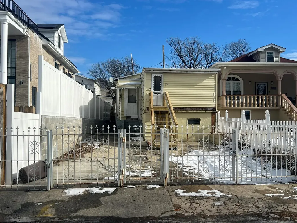 1329 Harding Park Bronx NY 10473