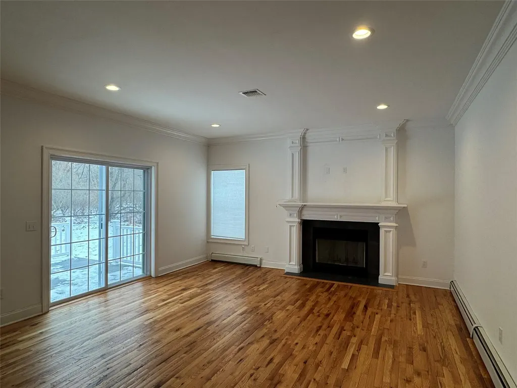 11 Conservation Circus Ridge NY 11961