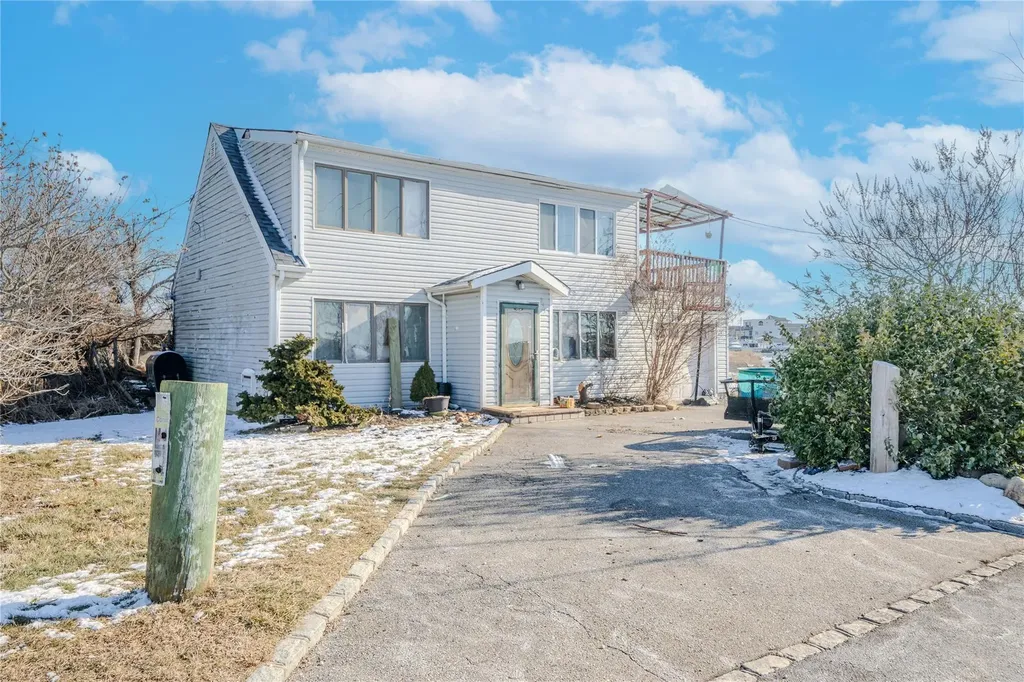 295 Bergen Avenue West Babylon NY 11704