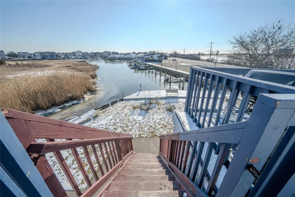 295 Bergen Avenue West Babylon NY 11704