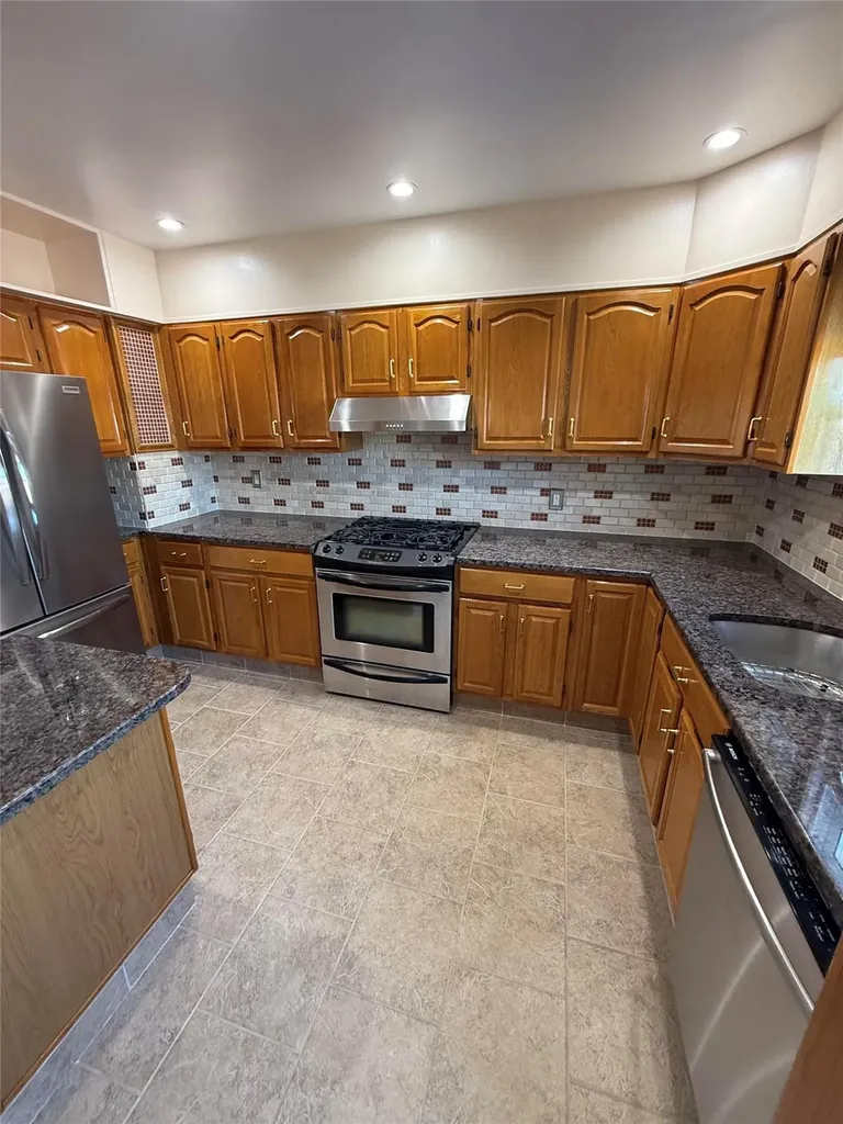 6269 60th Road Maspeth NY 11378