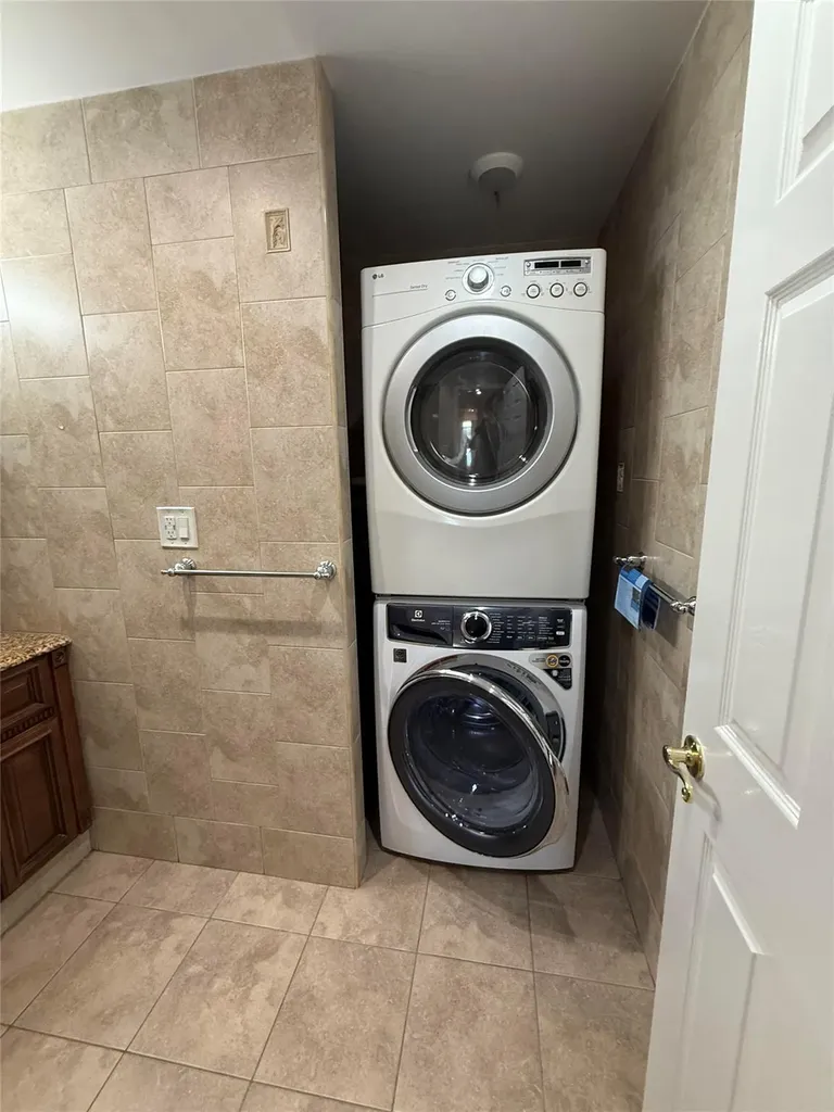 6269 60th Road Maspeth NY 11378