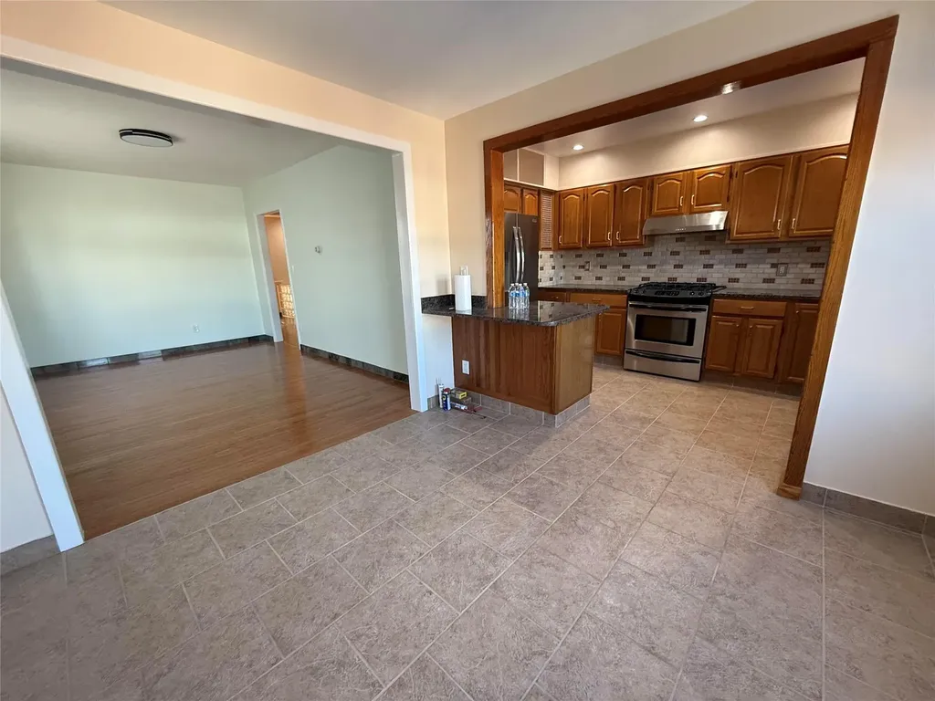 6269 60th Road Maspeth NY 11378