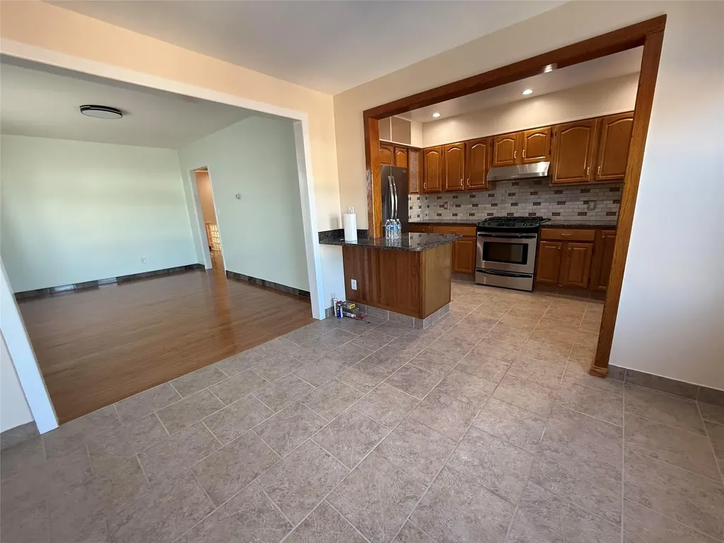 6269 60th Road Maspeth NY 11378