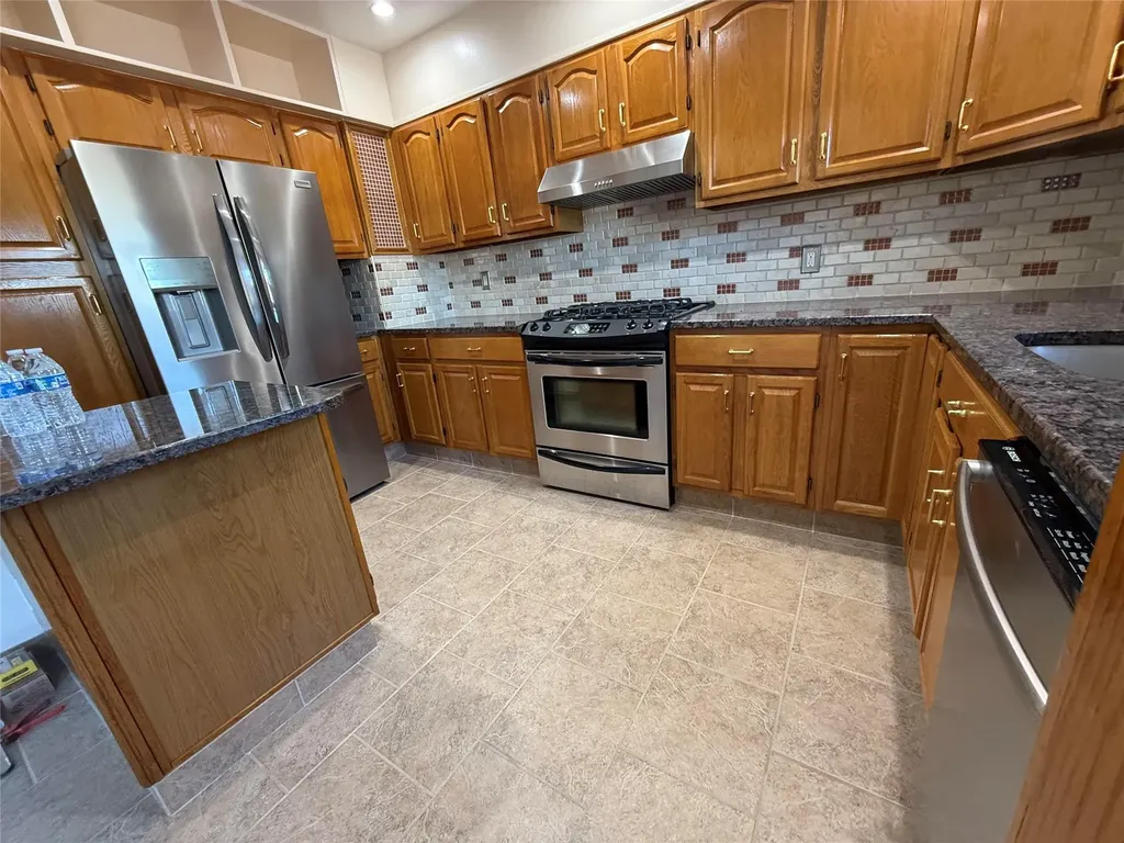 6269 60th Road Maspeth NY 11378