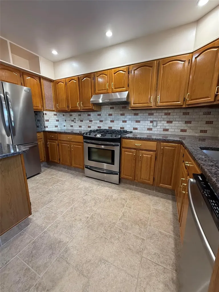 6269 60th Road Maspeth NY 11378