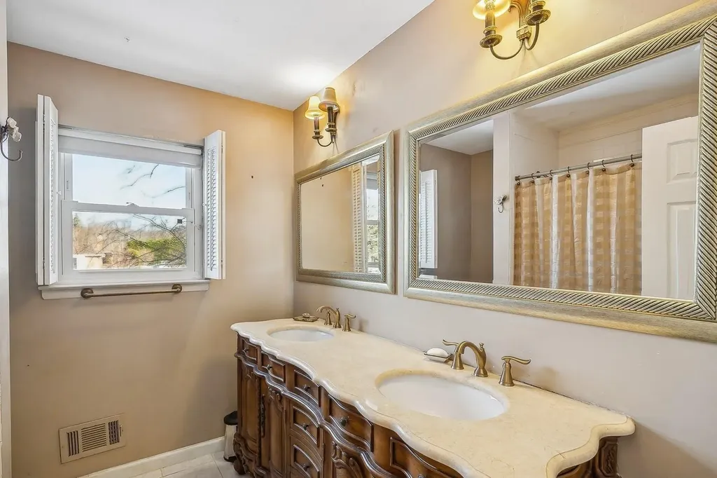 9 Pashen Place Dix Hills NY 11746