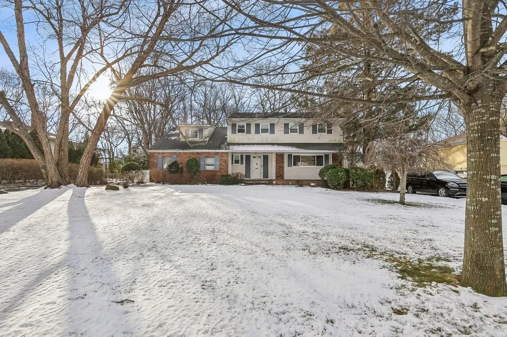 9 Pashen Place Dix Hills NY 11746