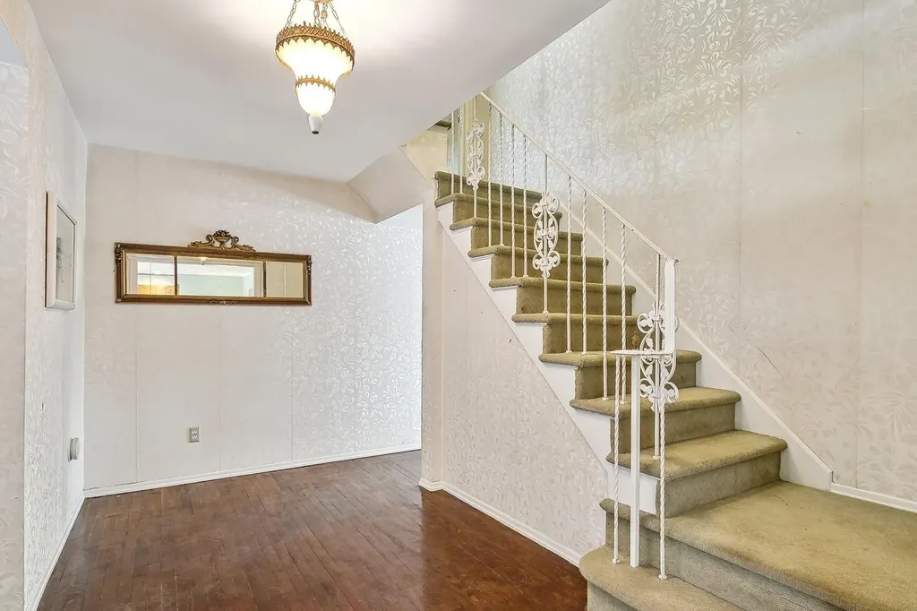 9 Pashen Place Dix Hills NY 11746