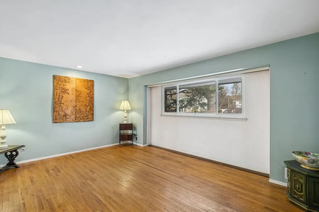 9 Pashen Place Dix Hills NY 11746