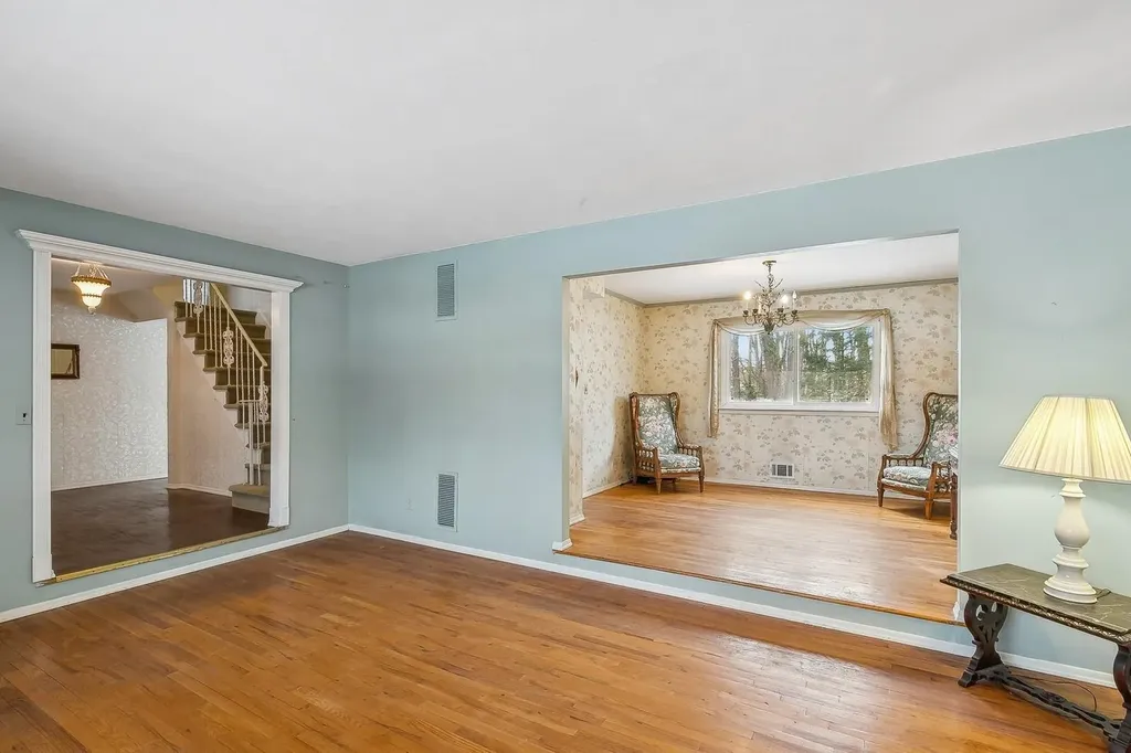 9 Pashen Place Dix Hills NY 11746