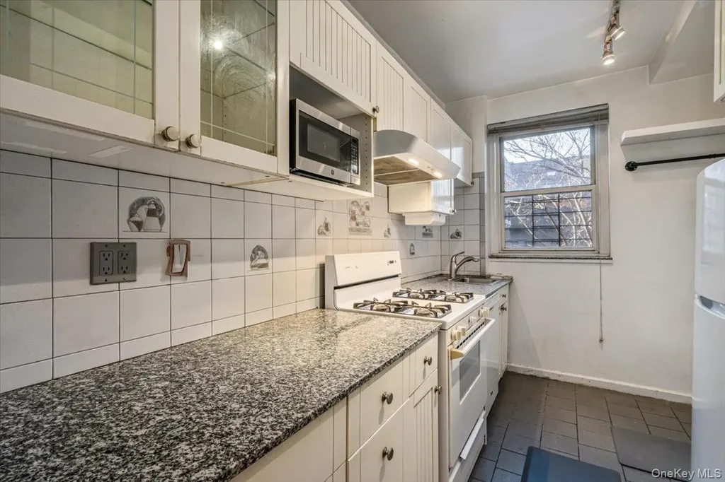 78-10 34 Avenue Jackson Heights NY 11372