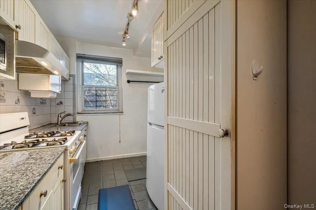 78-10 34 Avenue Jackson Heights NY 11372