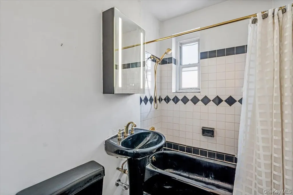 78-10 34 Avenue Jackson Heights NY 11372