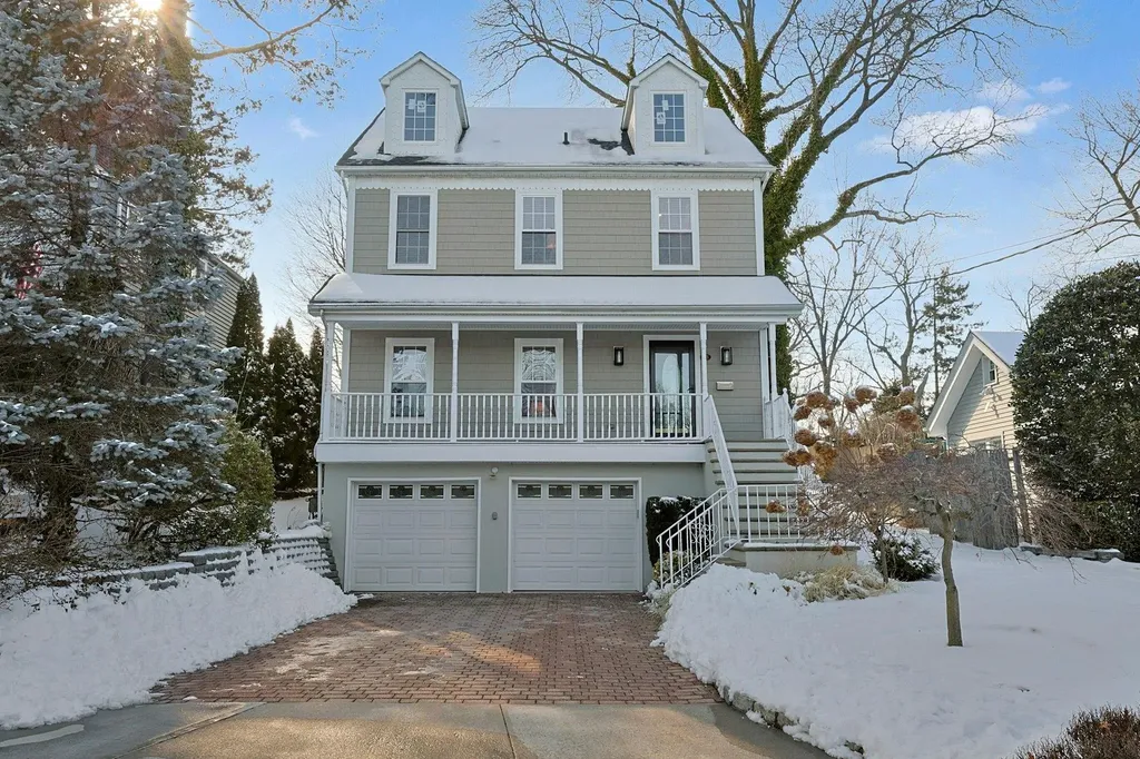 38 Weeks Place New Rochelle NY 10801