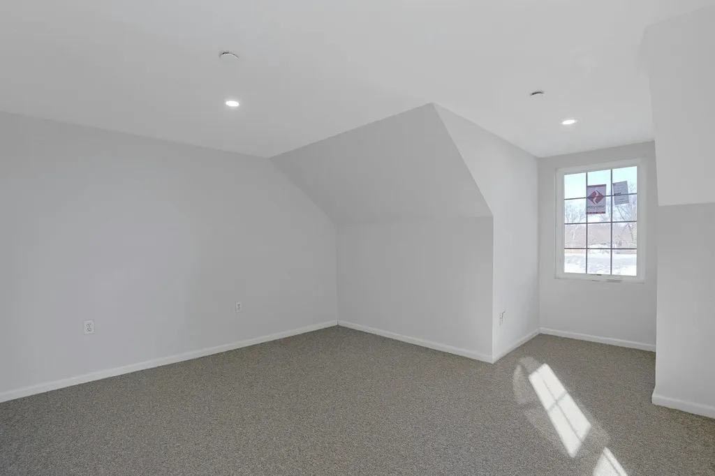 38 Weeks Place New Rochelle NY 10801