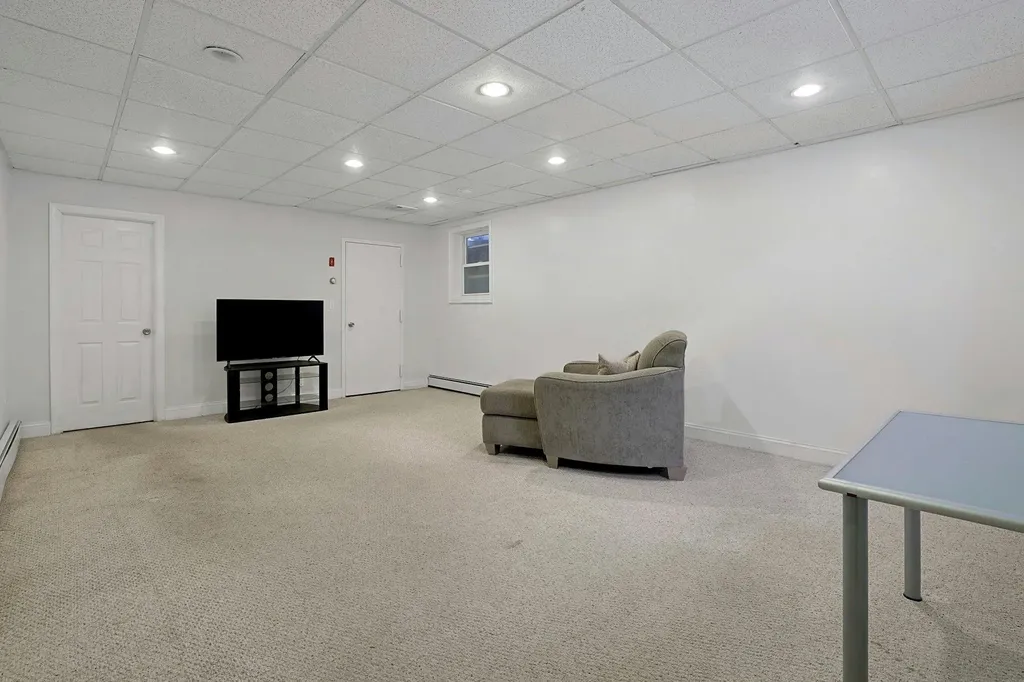 38 Weeks Place New Rochelle NY 10801