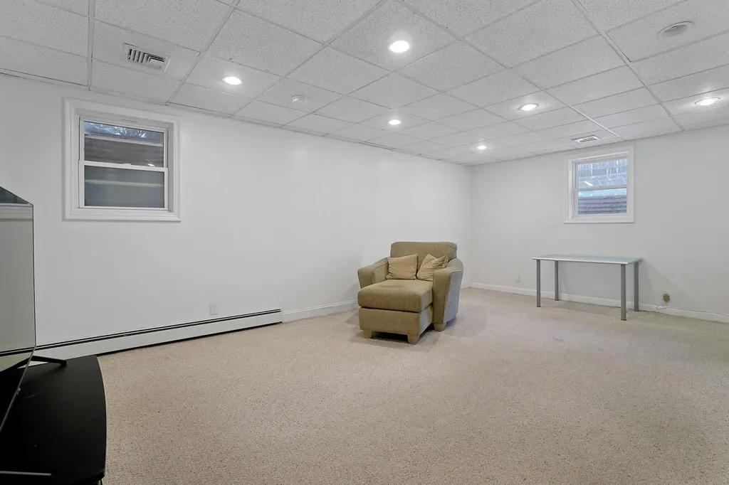 38 Weeks Place New Rochelle NY 10801
