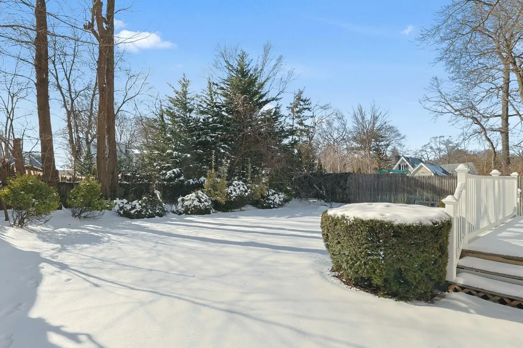 38 Weeks Place New Rochelle NY 10801