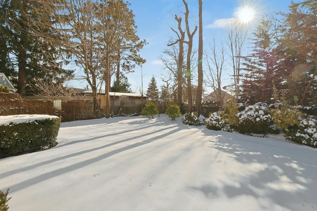 38 Weeks Place New Rochelle NY 10801