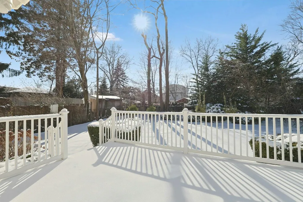 38 Weeks Place New Rochelle NY 10801
