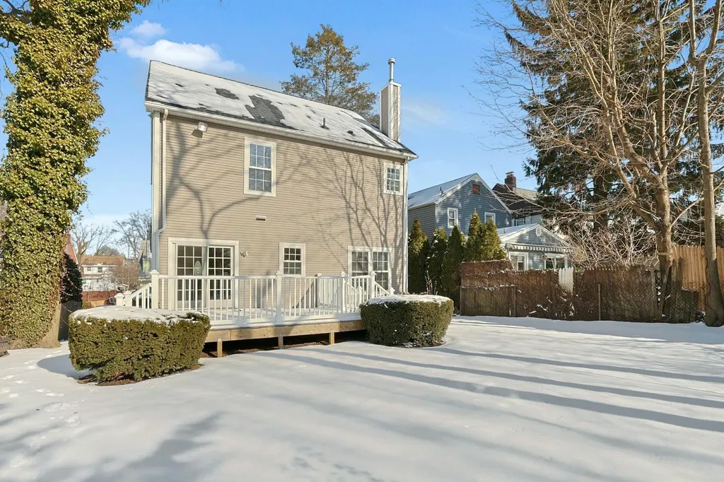 38 Weeks Place New Rochelle NY 10801