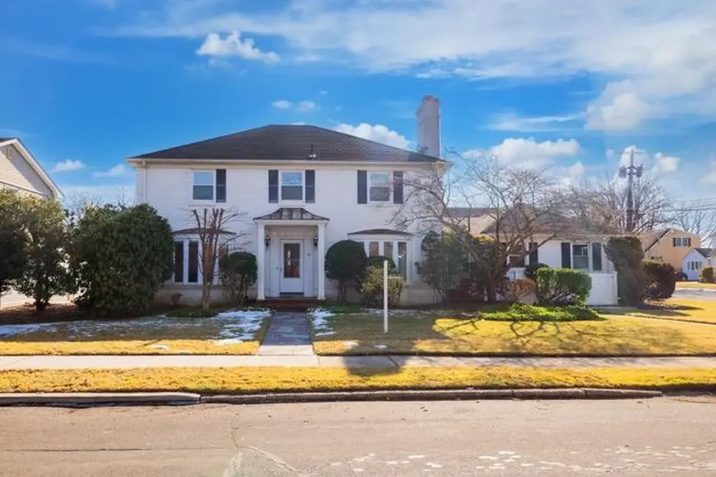25 Liberty Avenue Babylon NY 11757