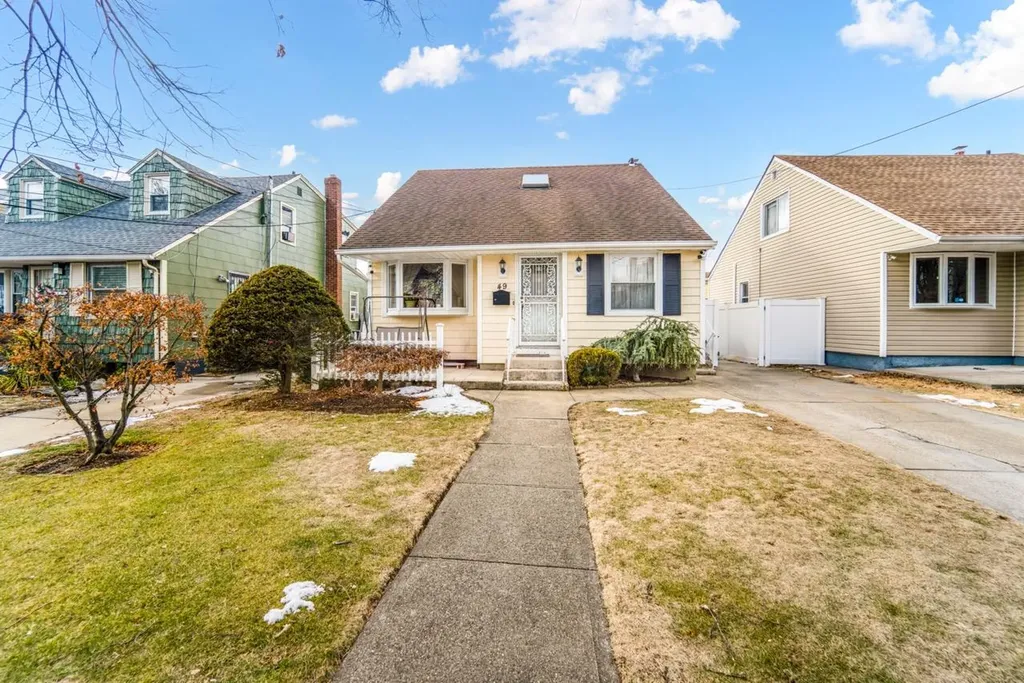 49 Perry Street Hempstead NY 11550